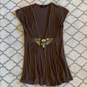 Sky Brown V-Neck Top with Winged Skull Accent